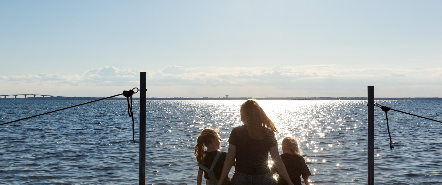 Brygga vid havet på öland